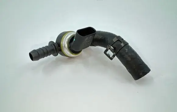 Volkswagen Golf VIII Fuel pressure sensor 04B906054G