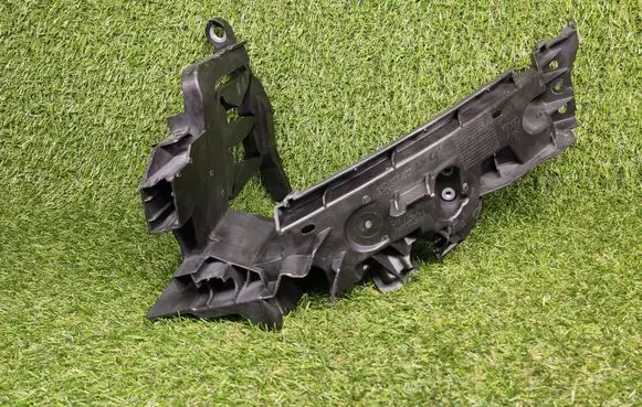 Audi Q5 SQ5 Headlight/headlamp mounting bracket 8R0805607 2003669