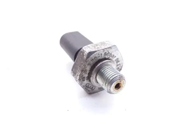 Volkswagen PASSAT B5.5 Oil pressure sensor 06A919081J