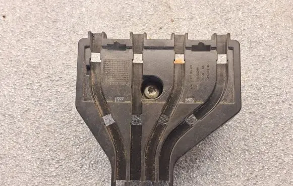 Skoda Fabia Mk2 (5J) Other engine bay part 03F905487 4012300A