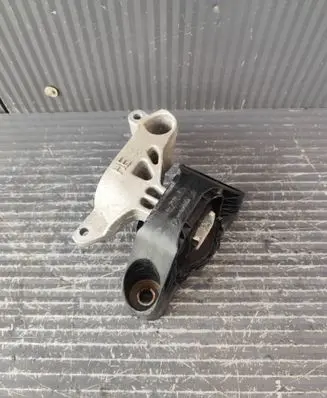 Renault Clio V Engine mount bracket 112320745R
