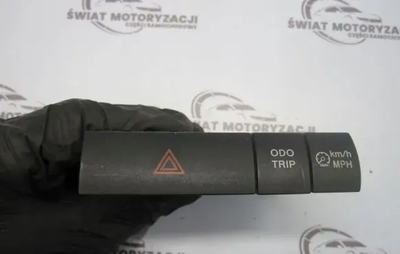 Toyota Prius (XW20) Tailgate/trunk/boot open switch 