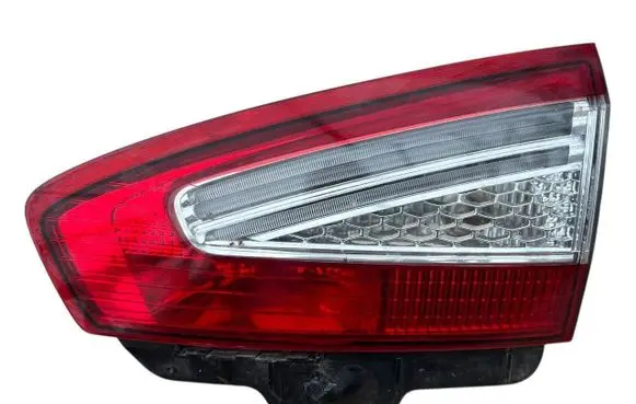 Tailgate rear/tail lights