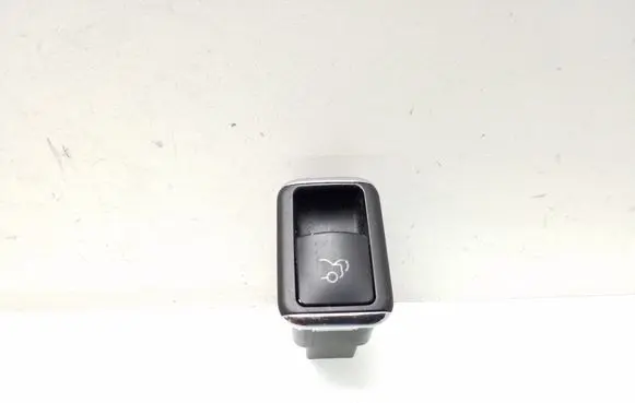 Mercedes-Benz E W212 Tailgate opening switch A2128204410