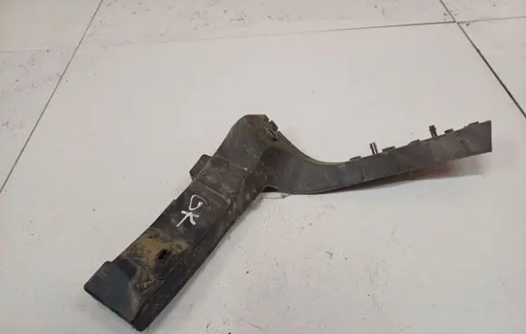 Rear bumper mounting bracket