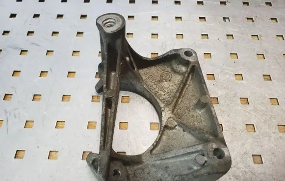 BMW 5 E60 E61 Engine mounting bracket 22116761117