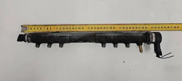 Volvo V70 Fuel distributor 0445215023 30777554 044687L5