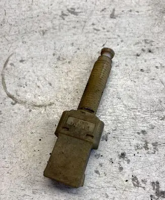 Audi A6 S6 C4 4A Brake pedal sensor switch 443945515