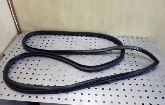 Mitsubishi Outlander Front door rubber seal
