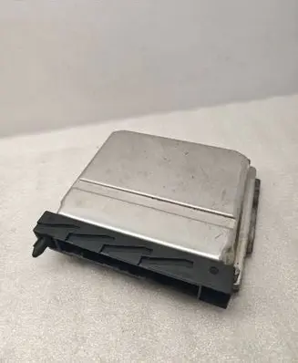 Volvo V70 Engine control unit/module 30637733A 03304 0000038375