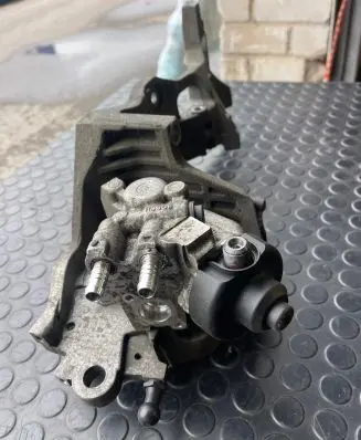 Volkswagen PASSAT B8 Fuel injection high pressure pump 04l130755e 81L806120