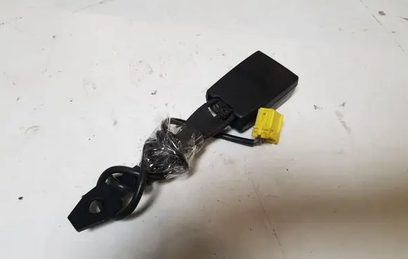Mercedes-Benz S W220 Front seatbelt buckle 2208601069