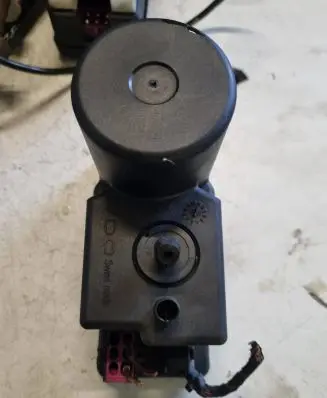 Audi A4 S4 B5 8D Central locking vacuum pump 4A0862257A