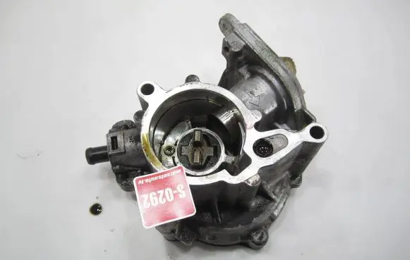 Audi A4 S4 B8 8K Vacuum pump 06J145100C 915342