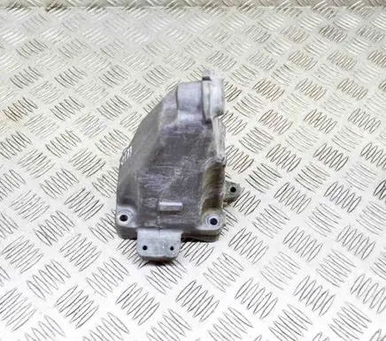 Mercedes-Benz C W205 Engine mounting bracket A2742231004