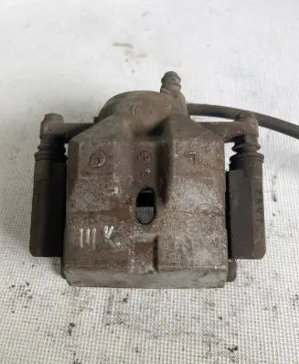 Toyota Prius (XW30) Front brake caliper
