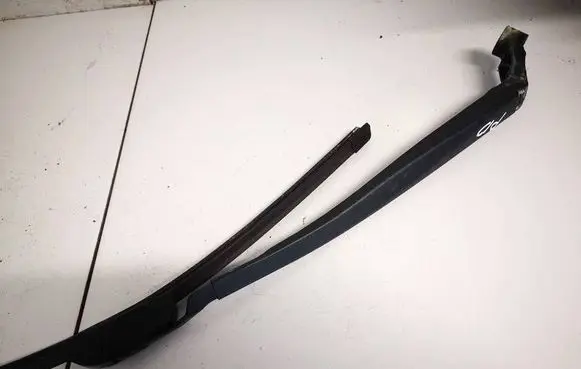 Front wiper blade arm