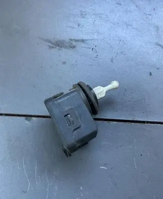 Headlight level adjustment motor