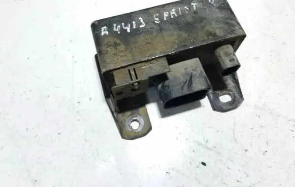 Mercedes-Benz Sprinter W901 W902 W903 W904 Glow plug pre-heat relay