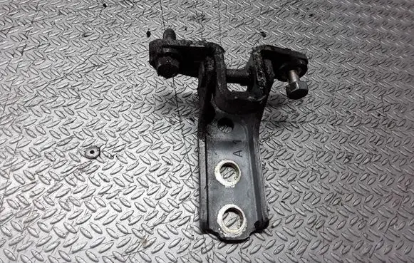 Mitsubishi Grandis Front door upper hinge