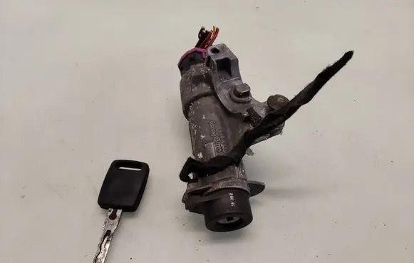 Audi A4 S4 B5 8D Ignition lock 4B0905851C