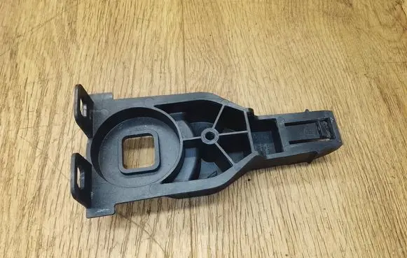 Porsche Macan (95B) Radiator mount bracket 95B121093A