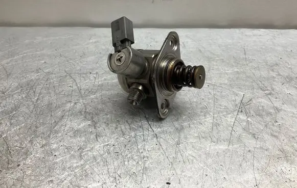 BMW X5 E70 Fuel injection high pressure pump 7595339 0212988