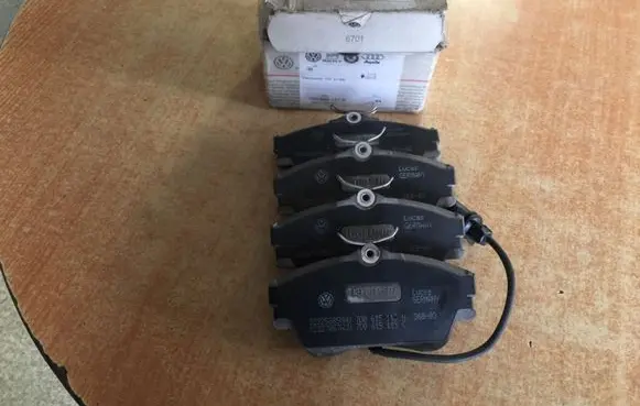 Volkswagen Transporter - Caravelle T4 Brake pads (front) 7D0698151B