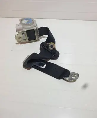Toyota Yaris Middle seatbelt (rear) 040842