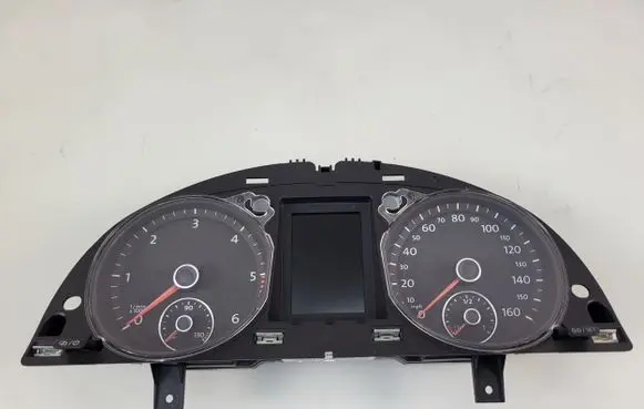 Volkswagen PASSAT B7 Speedometer (instrument cluster) 3AA920970J