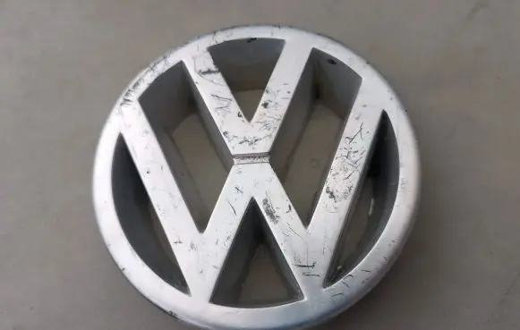 Volkswagen PASSAT B4 Manufacturer badge logo/emblem 