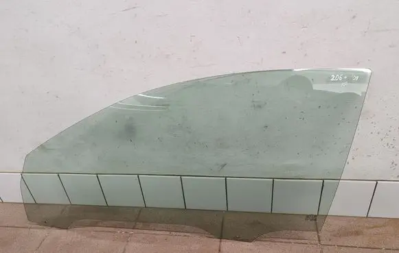 Peugeot 206+ Front door window/glass (coupe) 
