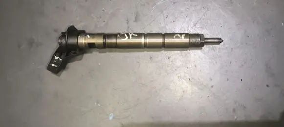 Audi A4 S4 B7 8E 8H Fuel injector 059130277AB 0445115037