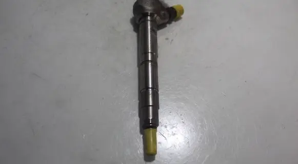 Volkswagen Touran III Fuel injector 0445110469