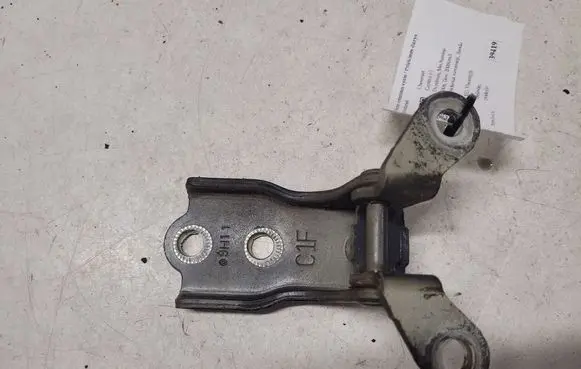 Chevrolet Captiva Front door upper hinge