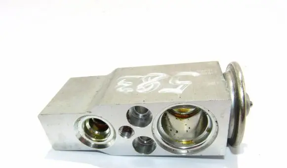 Opel Corsa D Air conditioning (A/C) expansion valve A31100600G