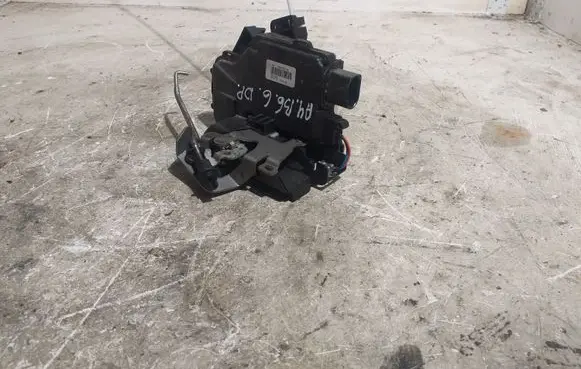 Audi A4 S4 B6 8E 8H Rear door lock 8E0839016C