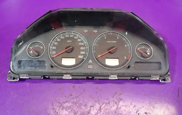 Speedometer (instrument cluster)