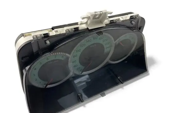 Toyota Corolla Verso E121 Speedometer (instrument cluster) 838000F021