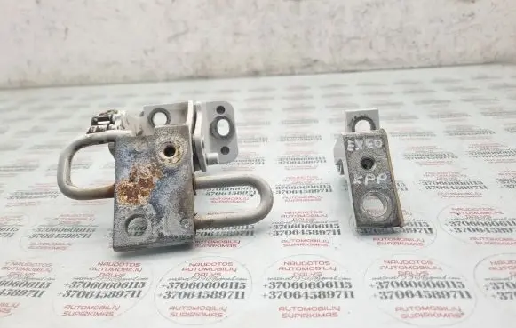 Seat Exeo (3R) Front door hinge set 8E083141E