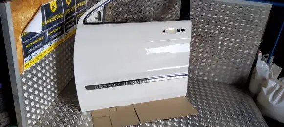 Jeep Grand Cherokee Front door