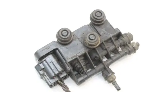 Land Rover Range Rover Sport L320 Air suspension control unit module (rear) RVH000055