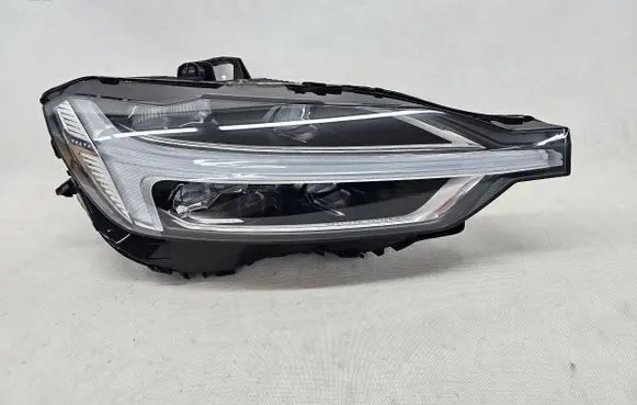 Volvo XC60 Headlight/headlamp 31108601