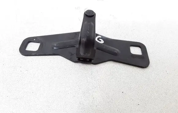 Audi A6 S6 C6 4F Loading door lock loop/hook striker 4F5827507B