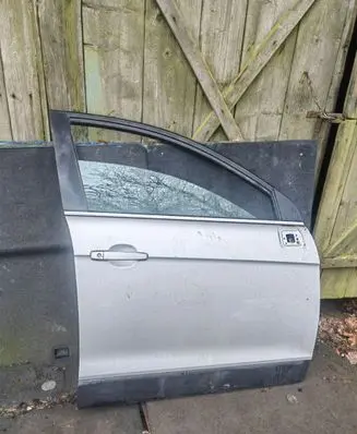 Chevrolet Captiva Front door