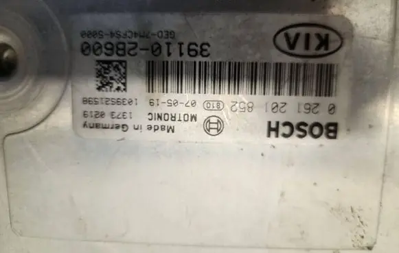 KIA Ceed Engine control unit/module 391102B600 1039S21598 0261201852