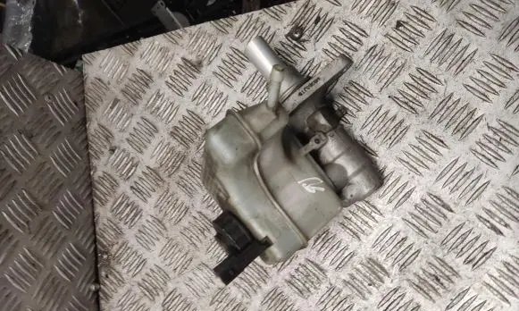 Volkswagen PASSAT B6 Master brake cylinder