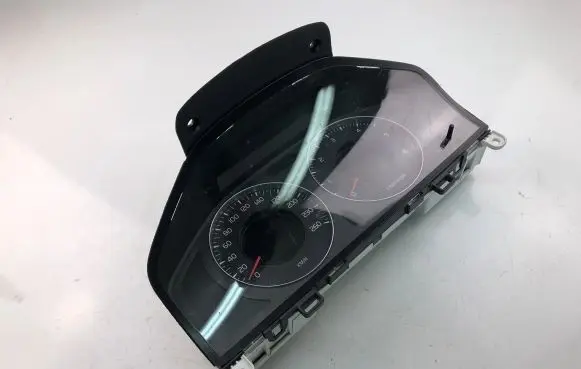 Volvo V70 Speedometer (instrument cluster) 31254535AA