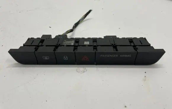 Skoda Fabia Mk3 (NJ) Hazard light switch 6V0927132A