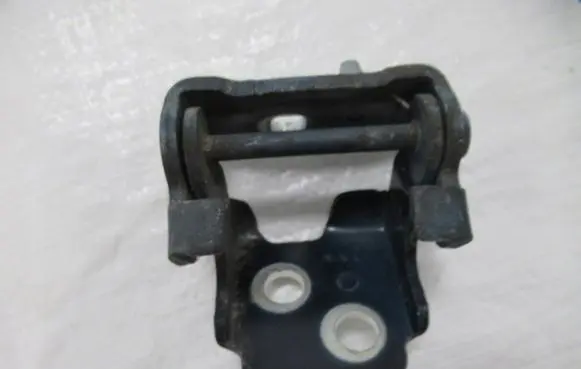Citroen C5 Aircross Front door lower hinge 